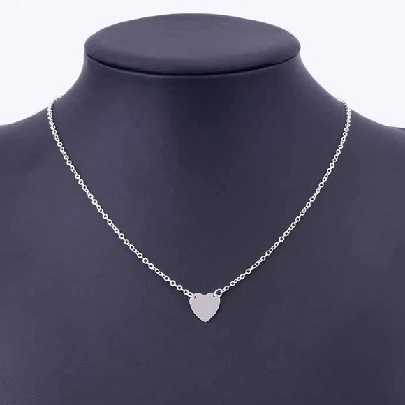 NWT Stunning Silver Simple Heart Necklace - Picture 1 of 7